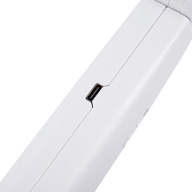 Minimalistische weiße leichte elektrische Mückenklatsche