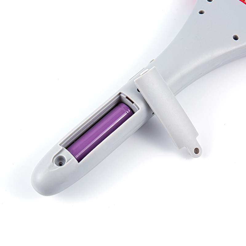 Fliegenklatsche in Form einer Lithiumbatterieschale mit großem Netz